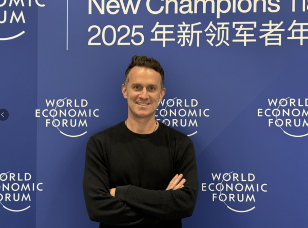安信 “免开颅”技术叫板马斯克Neuralink！每经对话美国脑机接口公司Synchron创始人：脑机接口产品从医疗跨越到消费级市场，至少需15～20年