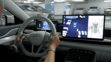 至境L7全场景智能泊车，极窄车位不停车一键泊入